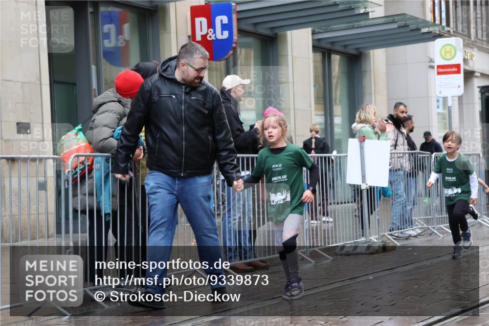 05.10.2025 - 20. swb-Marathon Bremen Strokosch-Dieckow http://msf.ph/oto/9339873 05.10.2025 15:22:07 Ziel 1335, 1544 meine-sportfotos.de