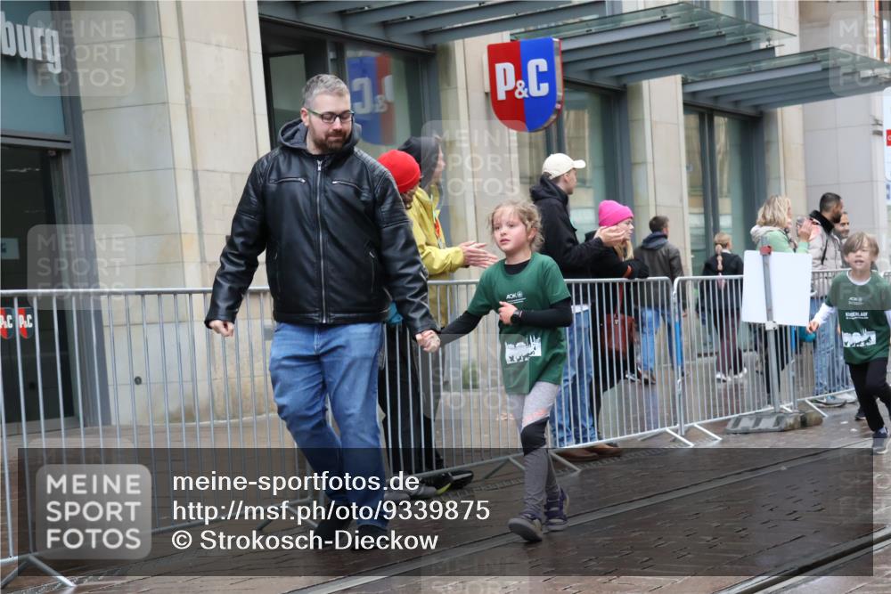 05.10.2025 - 20. swb-Marathon Bremen Strokosch-Dieckow http://msf.ph/oto/9339875 05.10.2025 15:22:07 Ziel 1335, 1544 meine-sportfotos.de