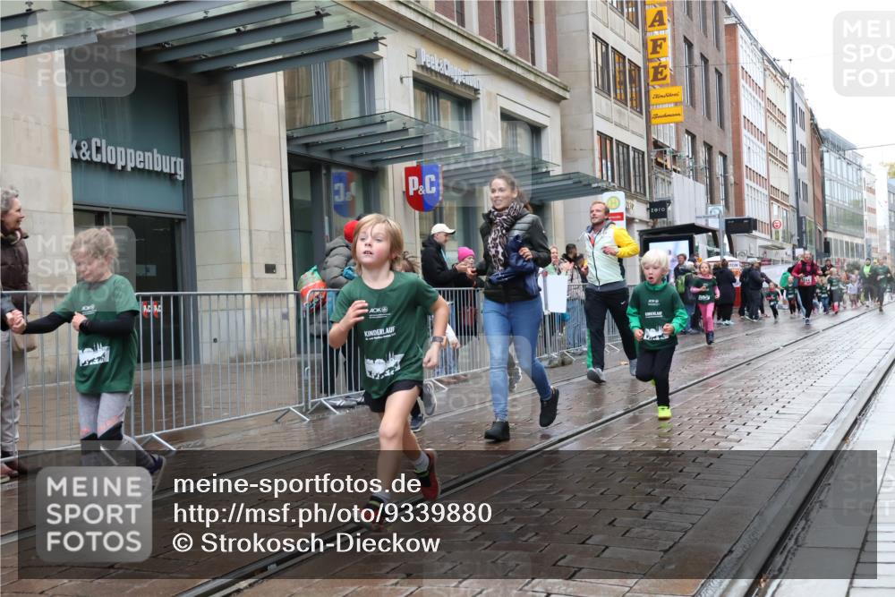 05.10.2025 - 20. swb-Marathon Bremen Strokosch-Dieckow http://msf.ph/oto/9339880 05.10.2025 15:22:09 Ziel 1544 meine-sportfotos.de