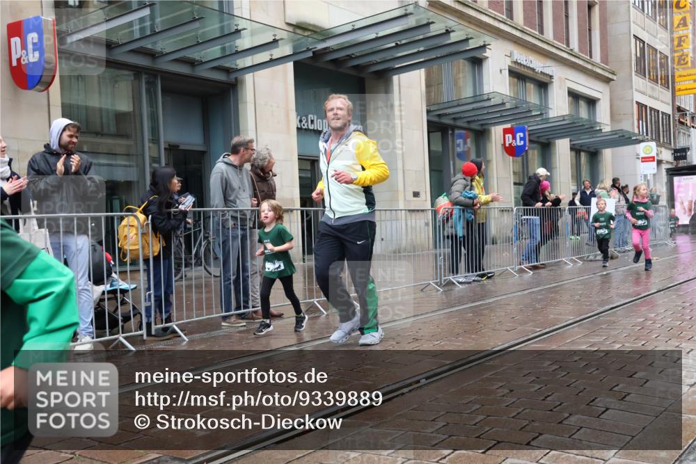 05.10.2025 - 20. swb-Marathon Bremen Strokosch-Dieckow http://msf.ph/oto/9339889 05.10.2025 15:22:12 Ziel 1544 meine-sportfotos.de
