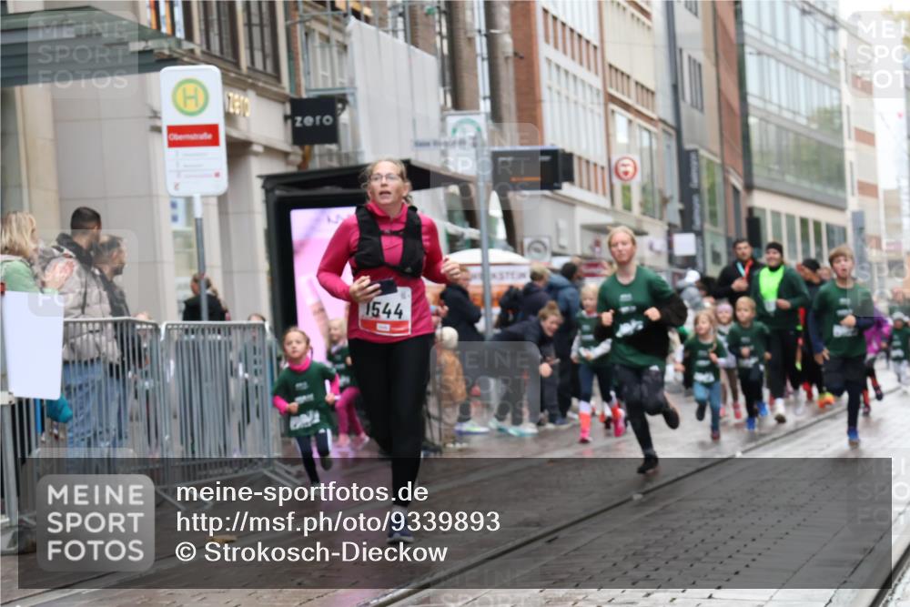 05.10.2025 - 20. swb-Marathon Bremen Strokosch-Dieckow http://msf.ph/oto/9339893 05.10.2025 15:22:14 Ziel 1544 meine-sportfotos.de