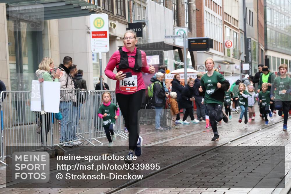 05.10.2025 - 20. swb-Marathon Bremen Strokosch-Dieckow http://msf.ph/oto/9339895 05.10.2025 15:22:15 Ziel 1544 meine-sportfotos.de