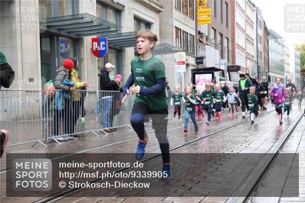 05.10.2025 - 20. swb-Marathon Bremen Strokosch-Dieckow http://msf.ph/oto/9339905 05.10.2025 15:22:19 Ziel 1544 meine-sportfotos.de