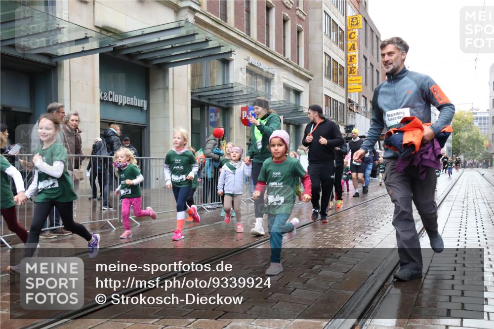05.10.2025 - 20. swb-Marathon Bremen Strokosch-Dieckow http://msf.ph/oto/9339924 05.10.2025 15:22:25 Ziel 1544 meine-sportfotos.de