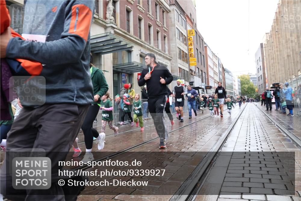 05.10.2025 - 20. swb-Marathon Bremen Strokosch-Dieckow http://msf.ph/oto/9339927 05.10.2025 15:22:26 Ziel 1544 meine-sportfotos.de
