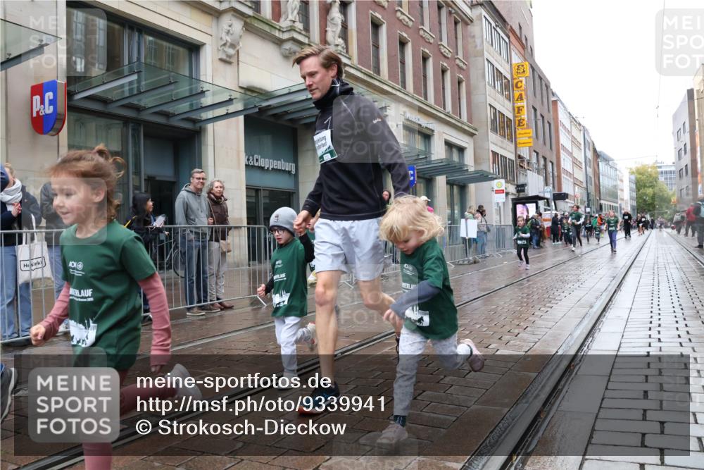 05.10.2025 - 20. swb-Marathon Bremen Strokosch-Dieckow http://msf.ph/oto/9339941 05.10.2025 15:22:31 Ziel  meine-sportfotos.de