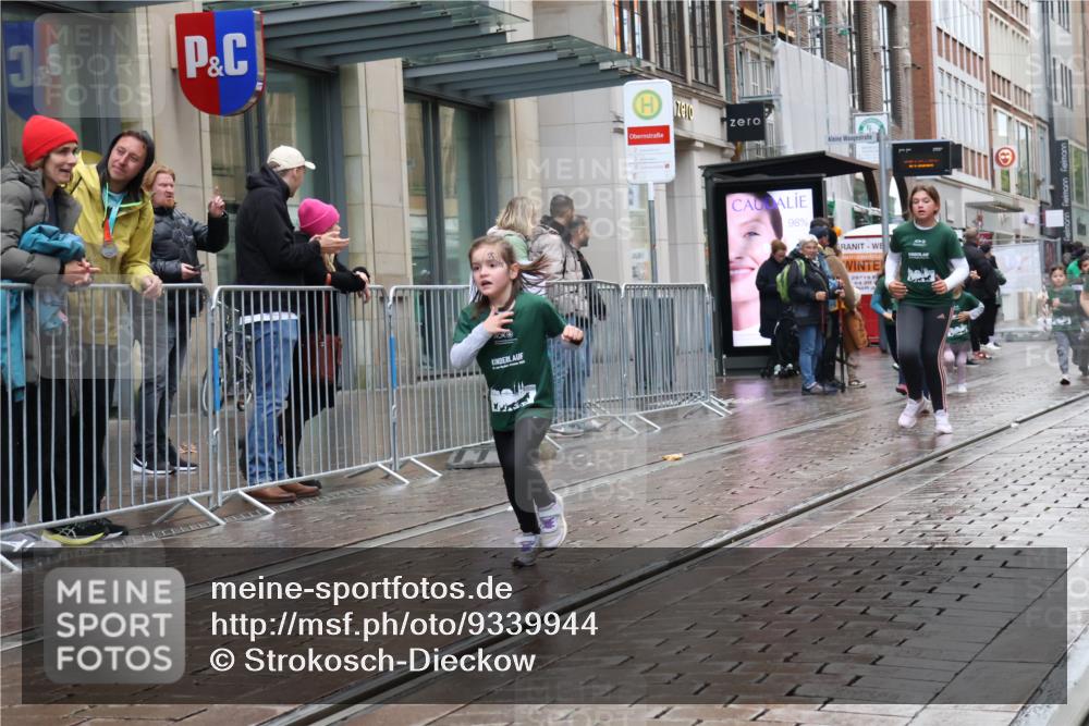 05.10.2025 - 20. swb-Marathon Bremen Strokosch-Dieckow http://msf.ph/oto/9339944 05.10.2025 15:22:32 Ziel  meine-sportfotos.de
