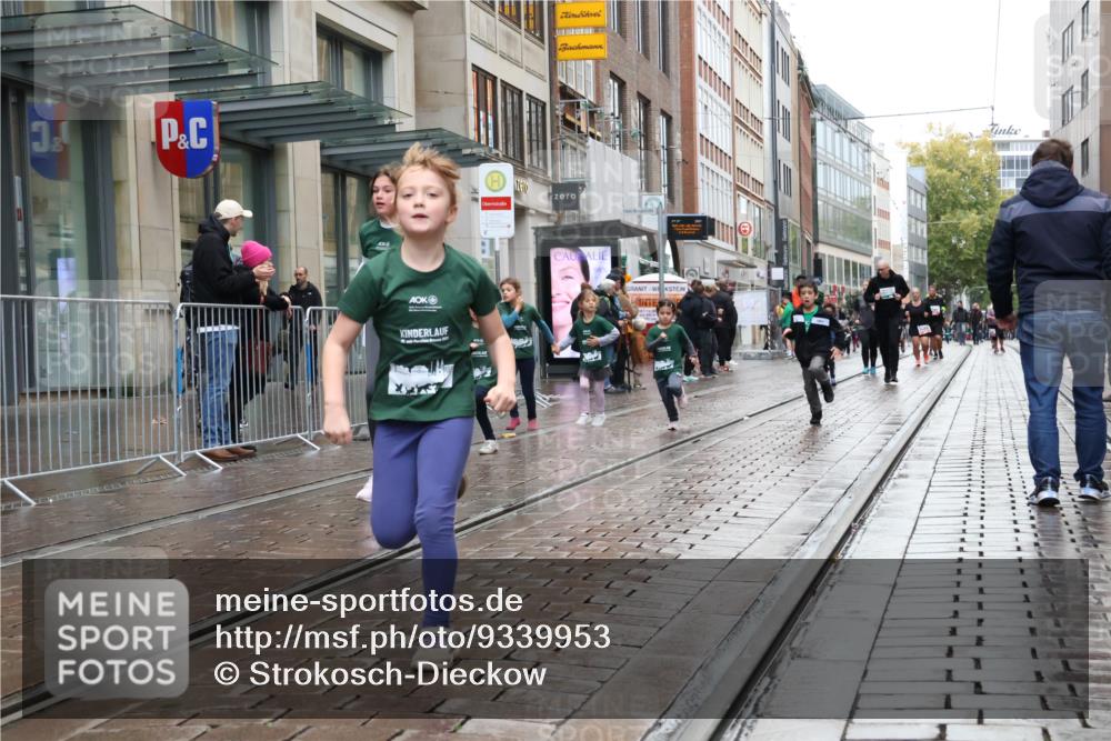 05.10.2025 - 20. swb-Marathon Bremen Strokosch-Dieckow http://msf.ph/oto/9339953 05.10.2025 15:22:35 Ziel  meine-sportfotos.de