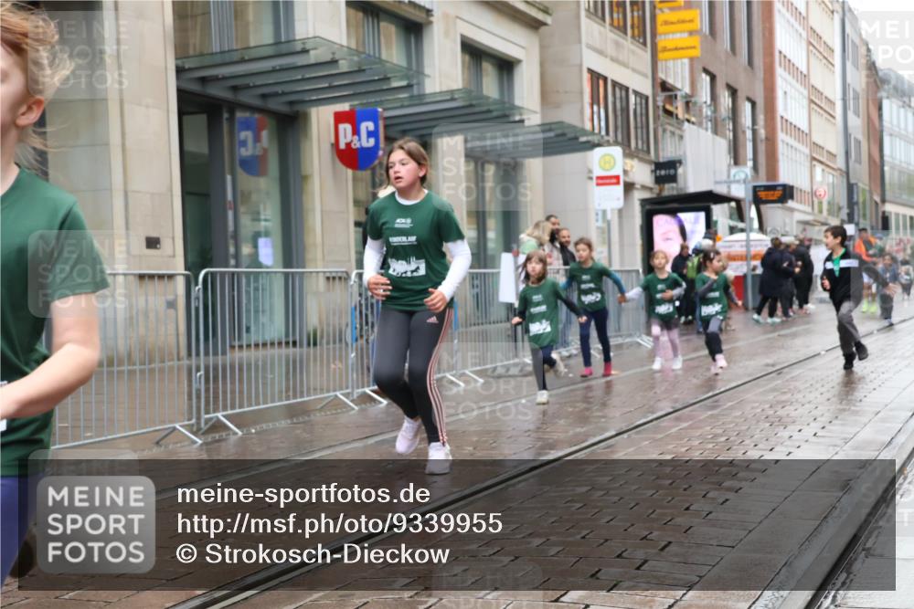 05.10.2025 - 20. swb-Marathon Bremen Strokosch-Dieckow http://msf.ph/oto/9339955 05.10.2025 15:22:36 Ziel  meine-sportfotos.de