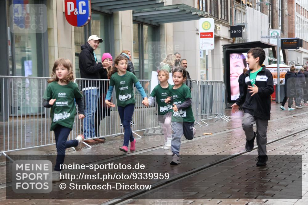 05.10.2025 - 20. swb-Marathon Bremen Strokosch-Dieckow http://msf.ph/oto/9339959 05.10.2025 15:22:37 Ziel  meine-sportfotos.de