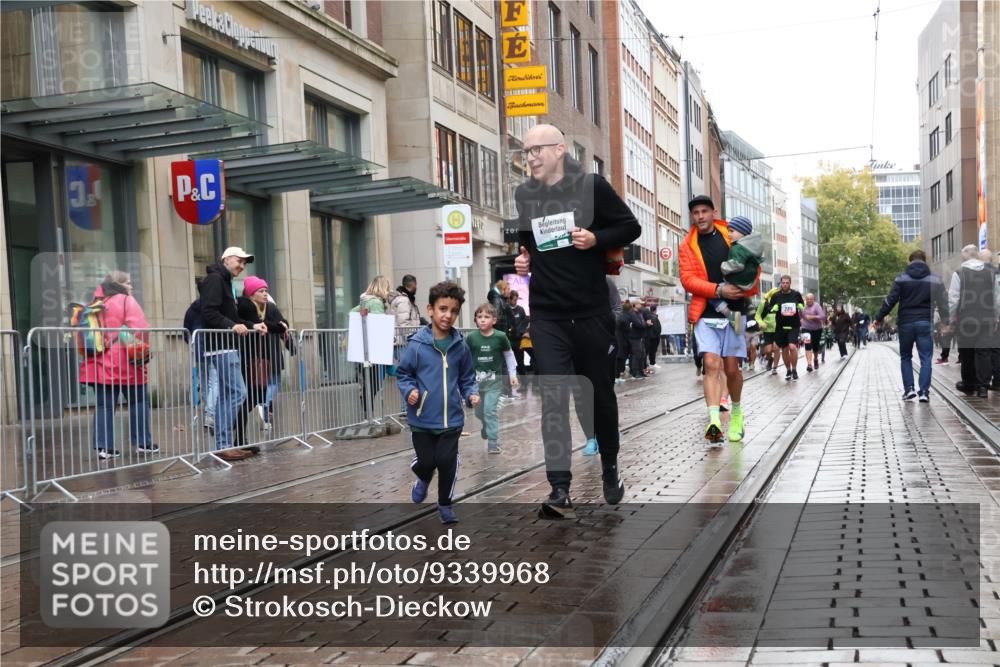 05.10.2025 - 20. swb-Marathon Bremen Strokosch-Dieckow http://msf.ph/oto/9339968 05.10.2025 15:22:44 Ziel 1464 meine-sportfotos.de