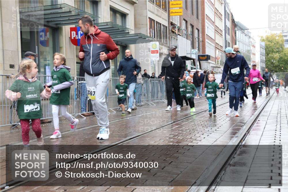 05.10.2025 - 20. swb-Marathon Bremen Strokosch-Dieckow http://msf.ph/oto/9340030 05.10.2025 15:23:13 Ziel 285, 709 meine-sportfotos.de