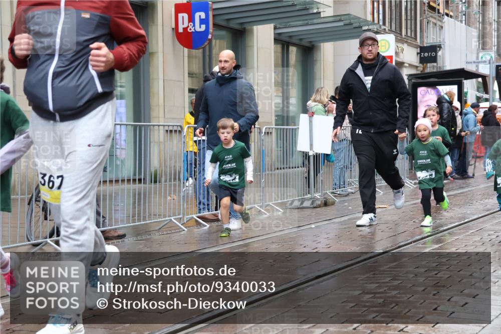 05.10.2025 - 20. swb-Marathon Bremen Strokosch-Dieckow http://msf.ph/oto/9340033 05.10.2025 15:23:14 Ziel 285, 709 meine-sportfotos.de