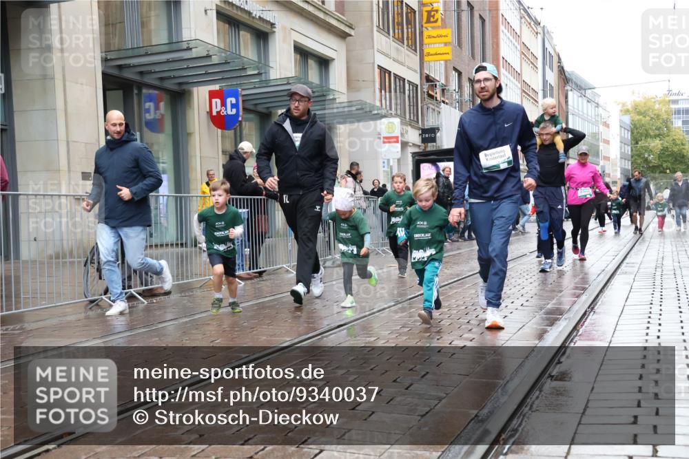 05.10.2025 - 20. swb-Marathon Bremen Strokosch-Dieckow http://msf.ph/oto/9340037 05.10.2025 15:23:15 Ziel 285, 709 meine-sportfotos.de