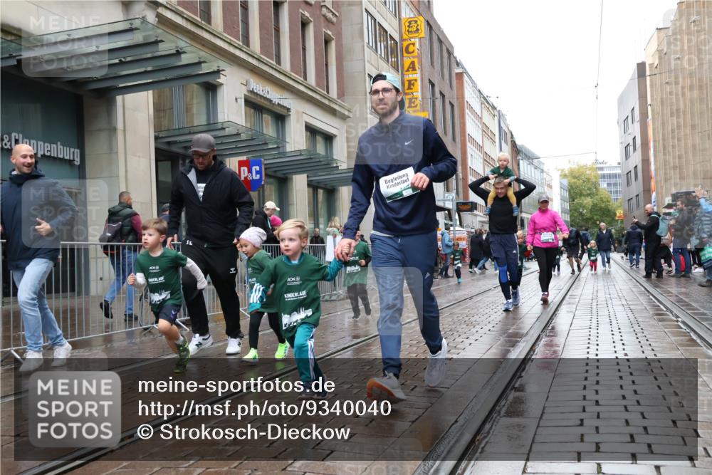 05.10.2025 - 20. swb-Marathon Bremen Strokosch-Dieckow http://msf.ph/oto/9340040 05.10.2025 15:23:16 Ziel 709 meine-sportfotos.de