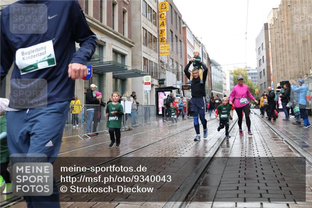 05.10.2025 - 20. swb-Marathon Bremen Strokosch-Dieckow http://msf.ph/oto/9340043 05.10.2025 15:23:17 Ziel 709 meine-sportfotos.de