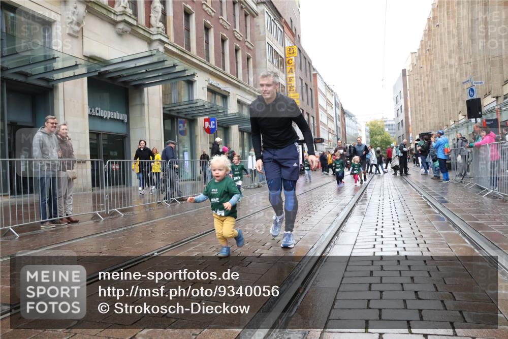 05.10.2025 - 20. swb-Marathon Bremen Strokosch-Dieckow http://msf.ph/oto/9340056 05.10.2025 15:23:21 Ziel  meine-sportfotos.de