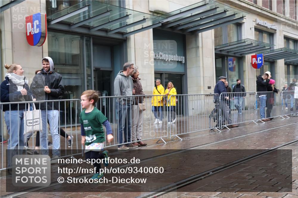 05.10.2025 - 20. swb-Marathon Bremen Strokosch-Dieckow http://msf.ph/oto/9340060 05.10.2025 15:23:24 Ziel  meine-sportfotos.de