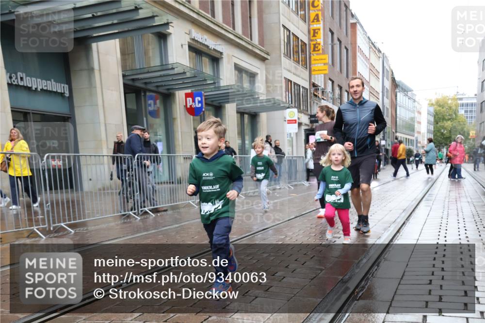 05.10.2025 - 20. swb-Marathon Bremen Strokosch-Dieckow http://msf.ph/oto/9340063 05.10.2025 15:23:25 Ziel  meine-sportfotos.de