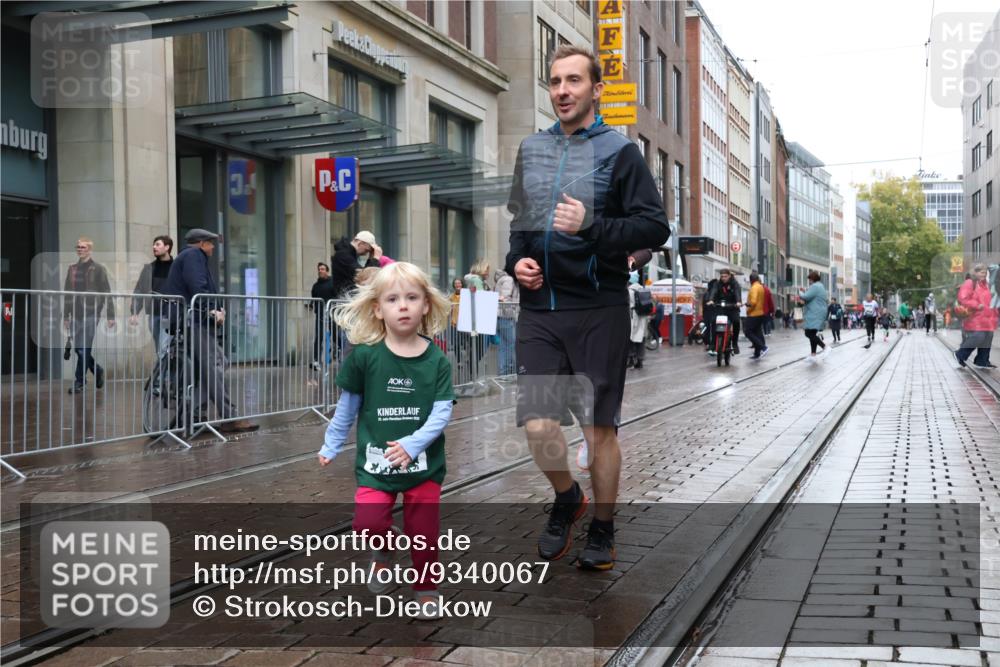 05.10.2025 - 20. swb-Marathon Bremen Strokosch-Dieckow http://msf.ph/oto/9340067 05.10.2025 15:23:26 Ziel  meine-sportfotos.de