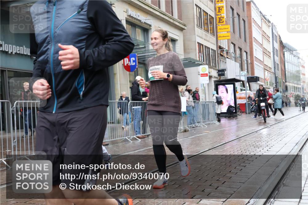 05.10.2025 - 20. swb-Marathon Bremen Strokosch-Dieckow http://msf.ph/oto/9340070 05.10.2025 15:23:27 Ziel  meine-sportfotos.de