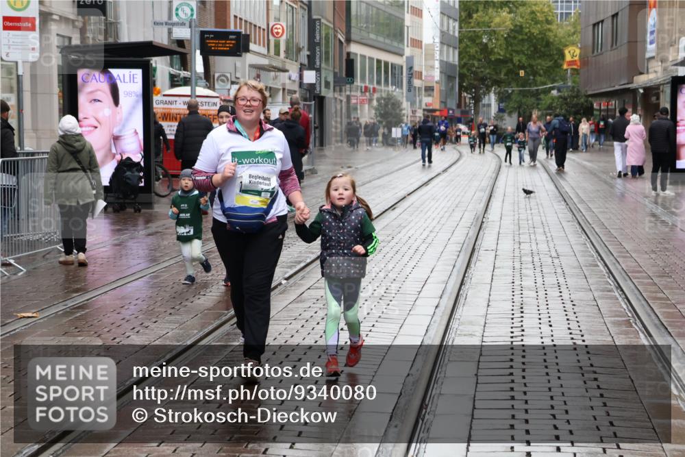 05.10.2025 - 20. swb-Marathon Bremen Strokosch-Dieckow http://msf.ph/oto/9340080 05.10.2025 15:23:42 Ziel  meine-sportfotos.de