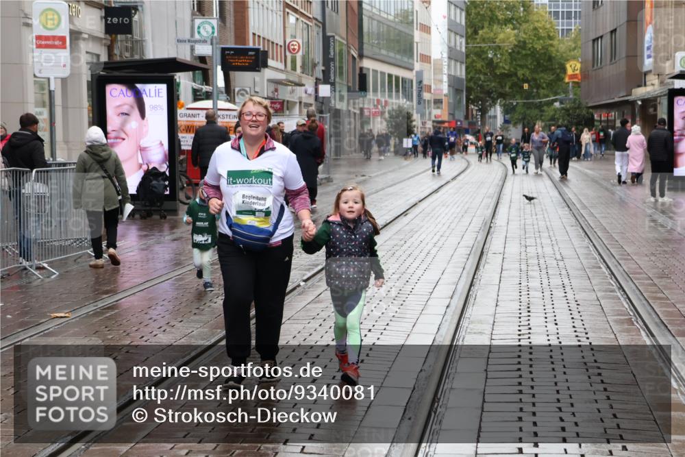 05.10.2025 - 20. swb-Marathon Bremen Strokosch-Dieckow http://msf.ph/oto/9340081 05.10.2025 15:23:43 Ziel  meine-sportfotos.de
