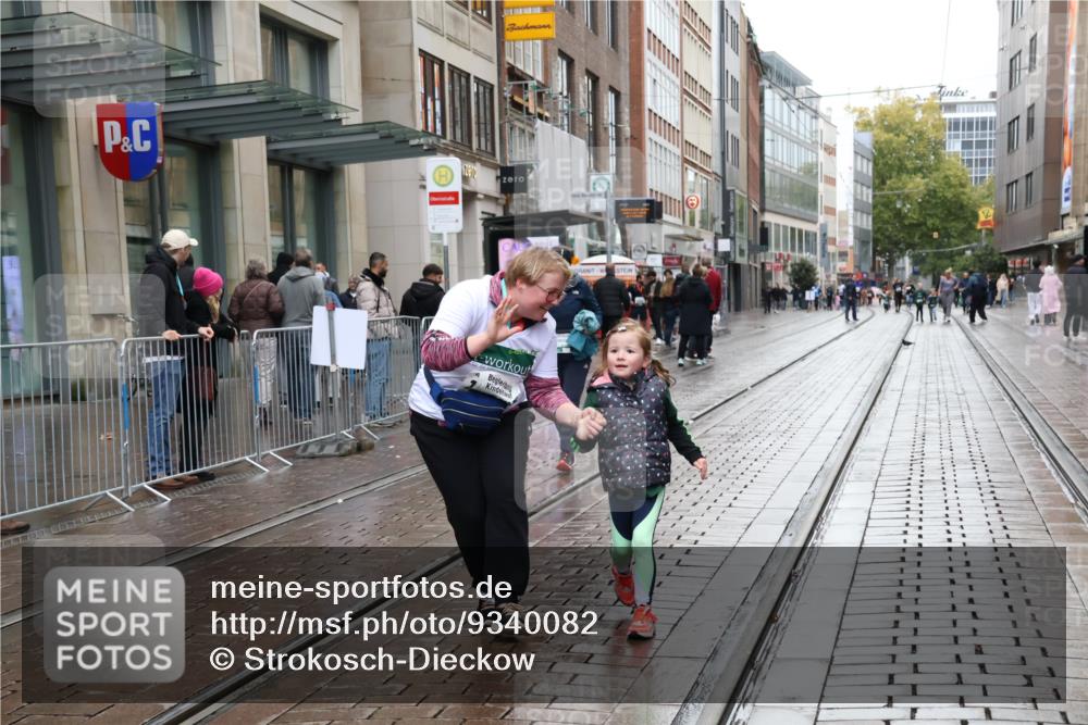 05.10.2025 - 20. swb-Marathon Bremen Strokosch-Dieckow http://msf.ph/oto/9340082 05.10.2025 15:23:44 Ziel  meine-sportfotos.de