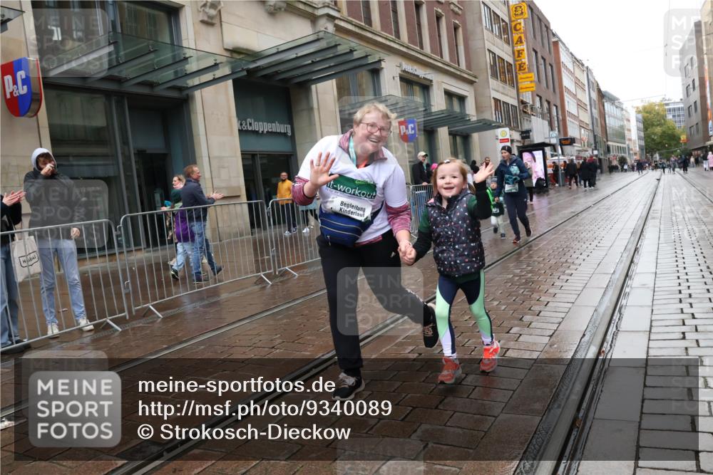 05.10.2025 - 20. swb-Marathon Bremen Strokosch-Dieckow http://msf.ph/oto/9340089 05.10.2025 15:23:46 Ziel  meine-sportfotos.de