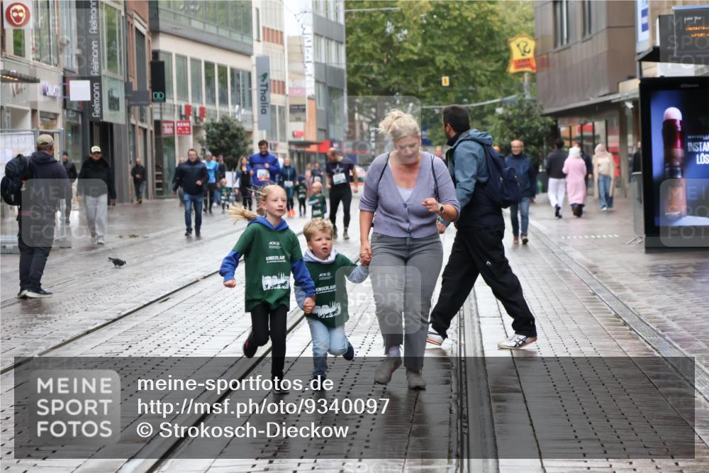 05.10.2025 - 20. swb-Marathon Bremen Strokosch-Dieckow http://msf.ph/oto/9340097 05.10.2025 15:24:03 Ziel  meine-sportfotos.de