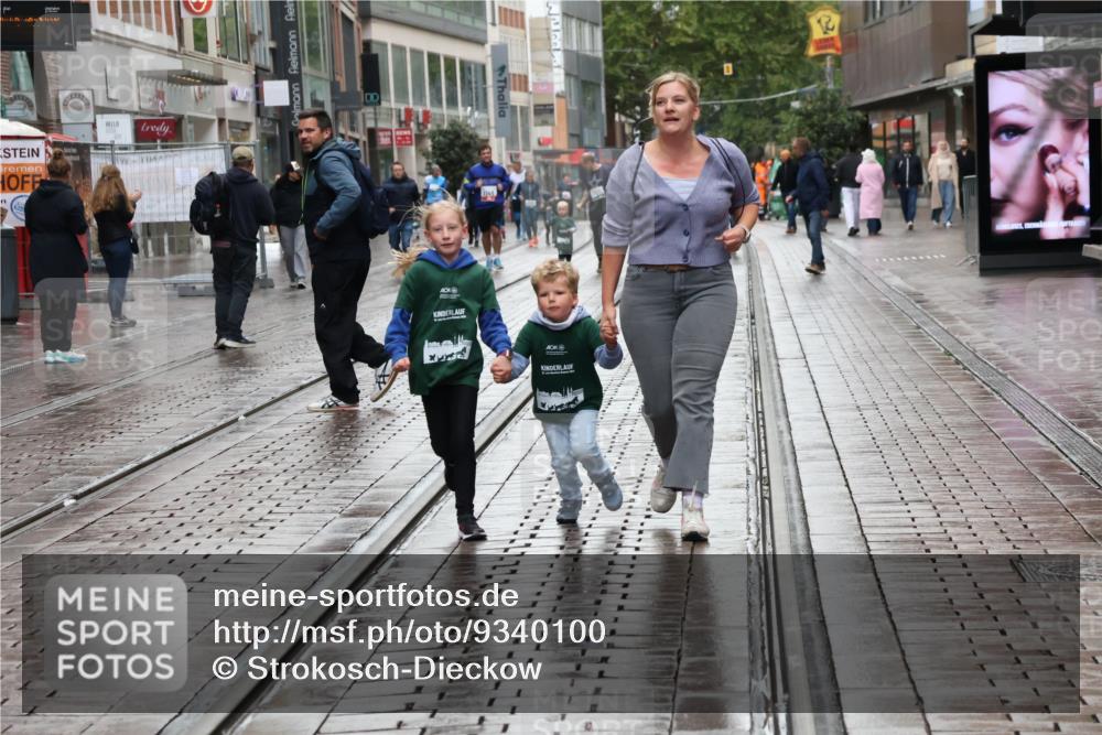 05.10.2025 - 20. swb-Marathon Bremen Strokosch-Dieckow http://msf.ph/oto/9340100 05.10.2025 15:24:05 Ziel  meine-sportfotos.de