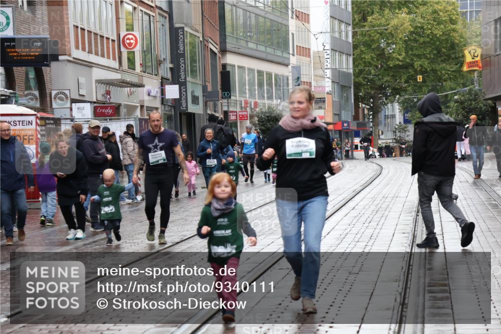 05.10.2025 - 20. swb-Marathon Bremen Strokosch-Dieckow http://msf.ph/oto/9340111 05.10.2025 15:24:25 Ziel 1145 meine-sportfotos.de
