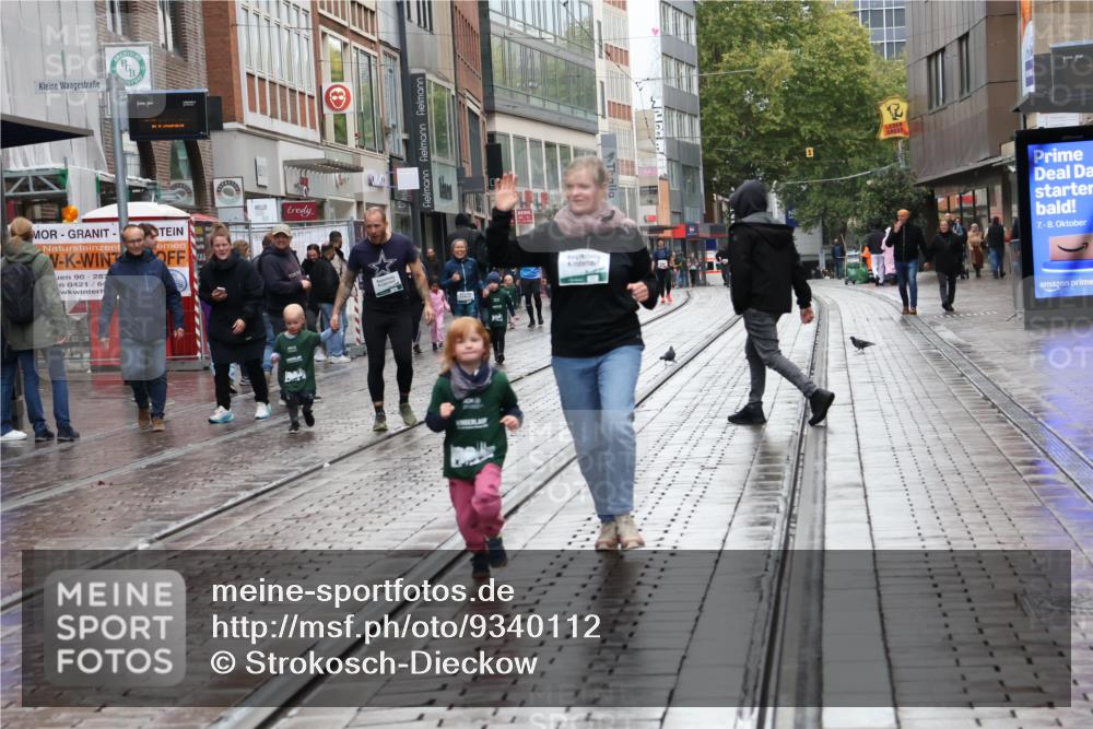 05.10.2025 - 20. swb-Marathon Bremen Strokosch-Dieckow http://msf.ph/oto/9340112 05.10.2025 15:24:26 Ziel 1145 meine-sportfotos.de