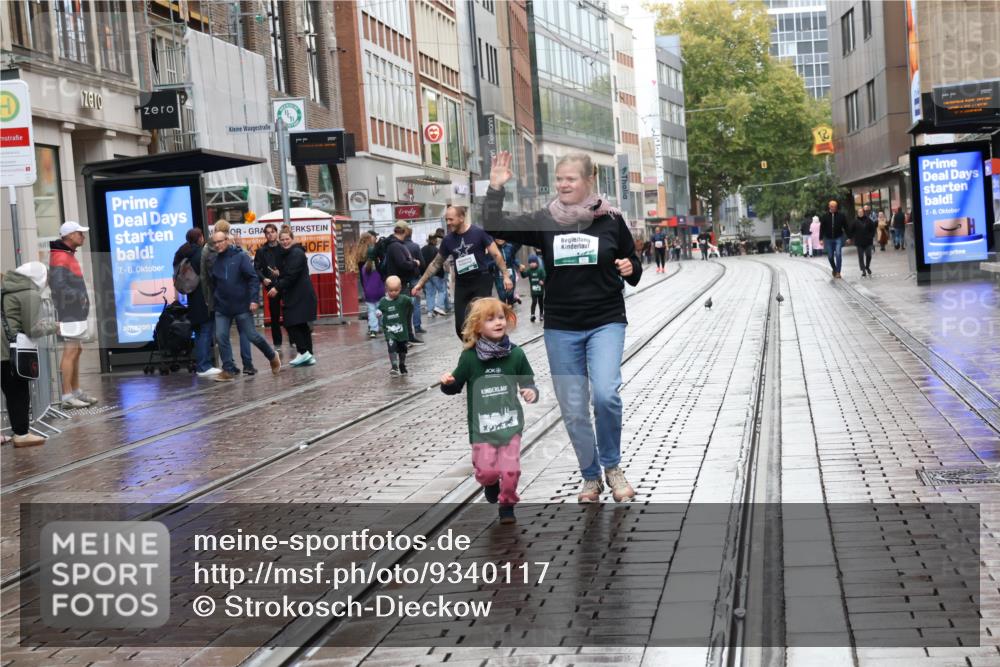 05.10.2025 - 20. swb-Marathon Bremen Strokosch-Dieckow http://msf.ph/oto/9340117 05.10.2025 15:24:27 Ziel 1145 meine-sportfotos.de