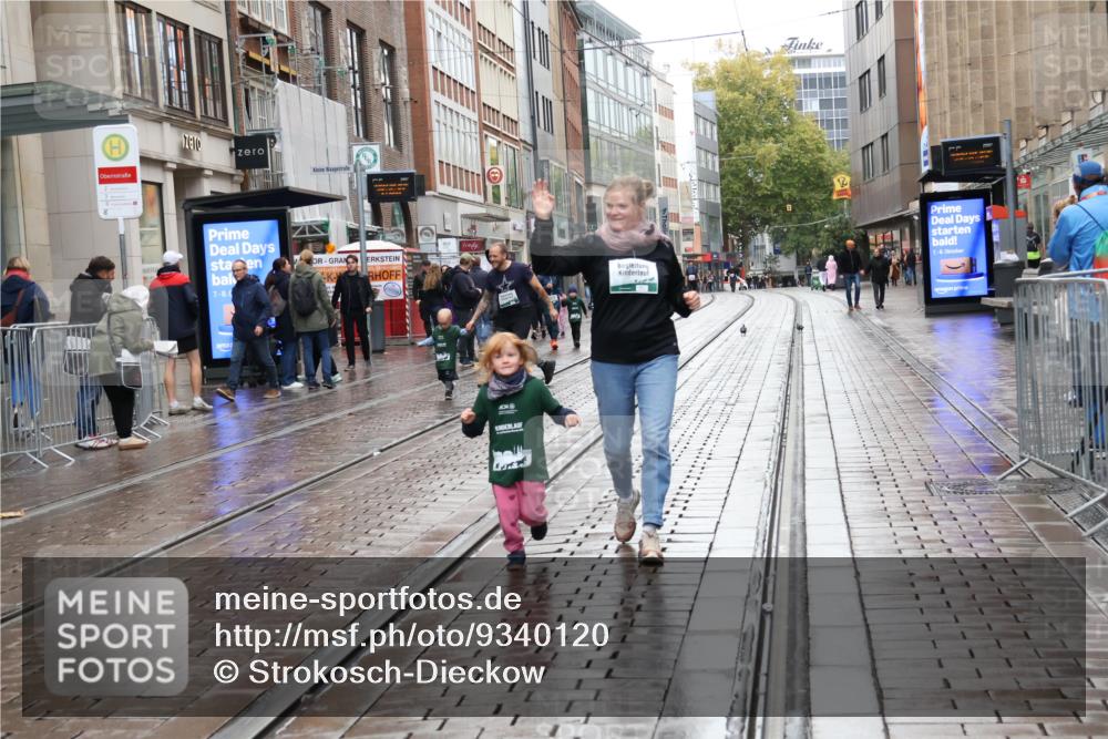 05.10.2025 - 20. swb-Marathon Bremen Strokosch-Dieckow http://msf.ph/oto/9340120 05.10.2025 15:24:28 Ziel 1145 meine-sportfotos.de