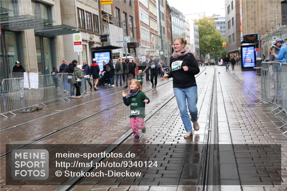 05.10.2025 - 20. swb-Marathon Bremen Strokosch-Dieckow http://msf.ph/oto/9340124 05.10.2025 15:24:29 Ziel 1145 meine-sportfotos.de