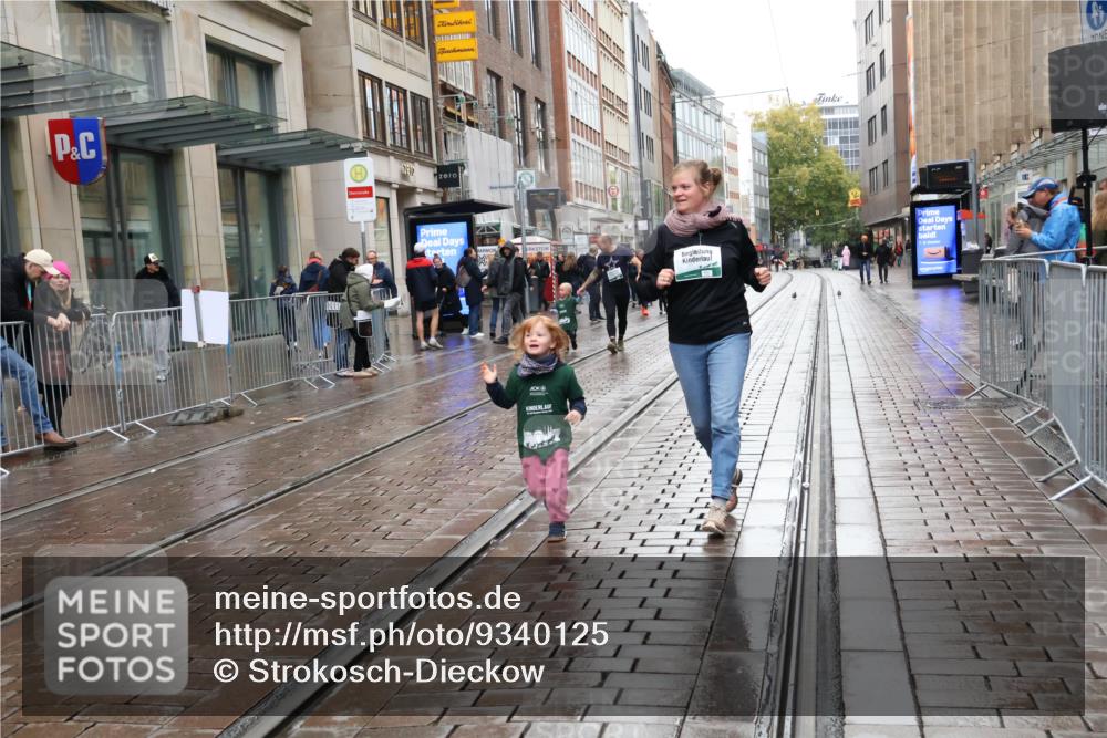 05.10.2025 - 20. swb-Marathon Bremen Strokosch-Dieckow http://msf.ph/oto/9340125 05.10.2025 15:24:30 Ziel 1145 meine-sportfotos.de