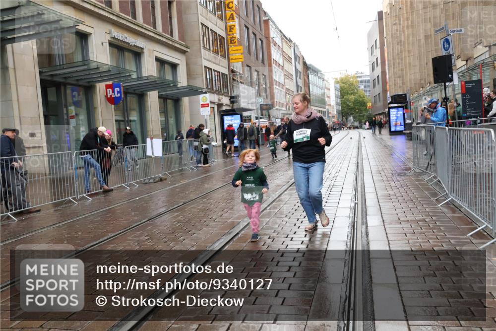 05.10.2025 - 20. swb-Marathon Bremen Strokosch-Dieckow http://msf.ph/oto/9340127 05.10.2025 15:24:30 Ziel 1145 meine-sportfotos.de
