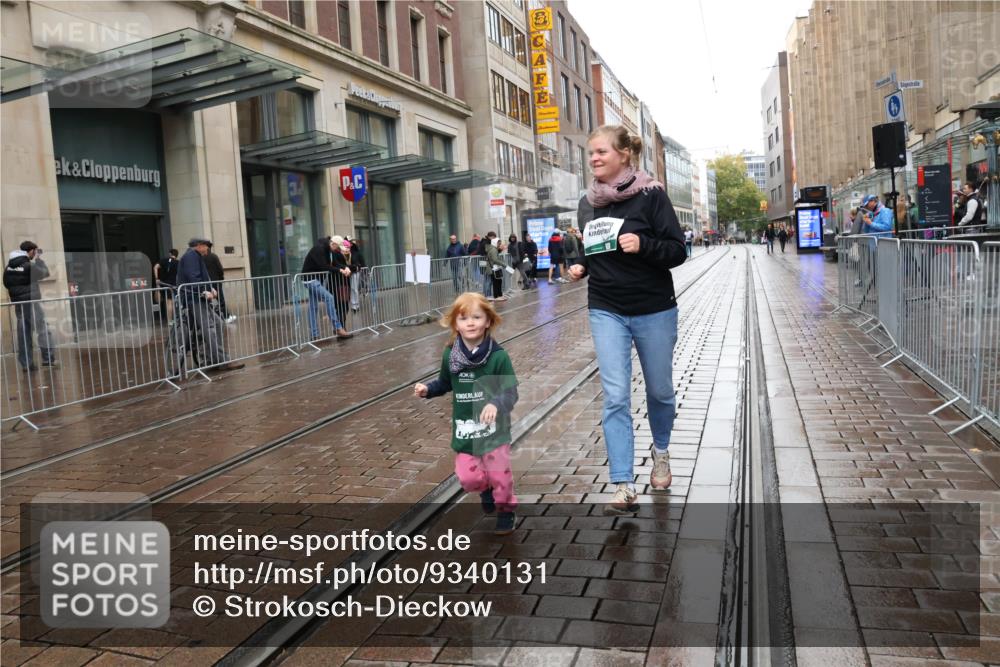 05.10.2025 - 20. swb-Marathon Bremen Strokosch-Dieckow http://msf.ph/oto/9340131 05.10.2025 15:24:32 Ziel 1145 meine-sportfotos.de
