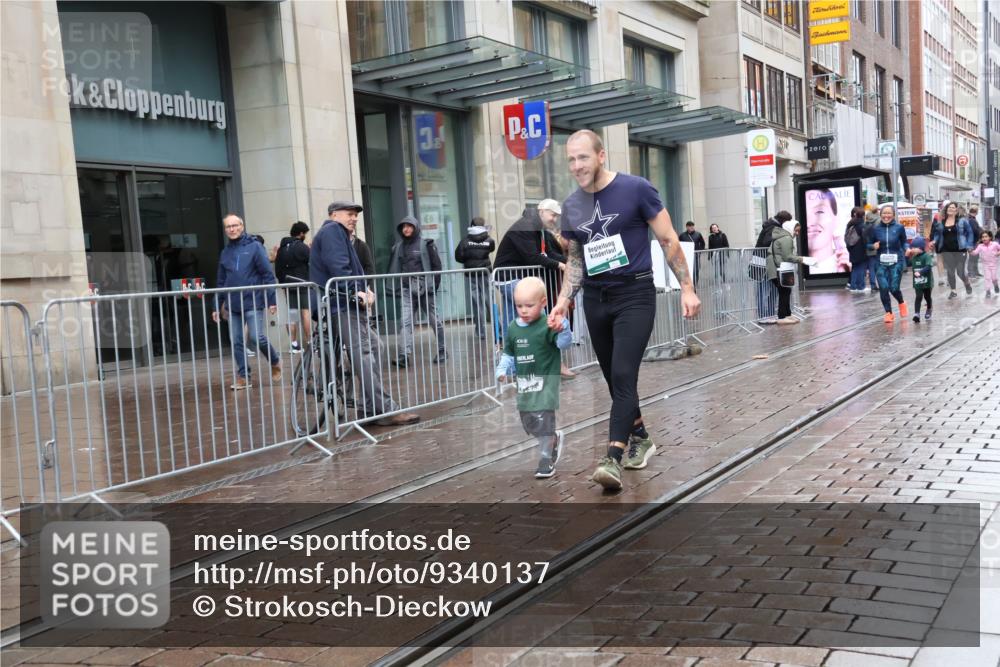 05.10.2025 - 20. swb-Marathon Bremen Strokosch-Dieckow http://msf.ph/oto/9340137 05.10.2025 15:24:39 Ziel 1145 meine-sportfotos.de