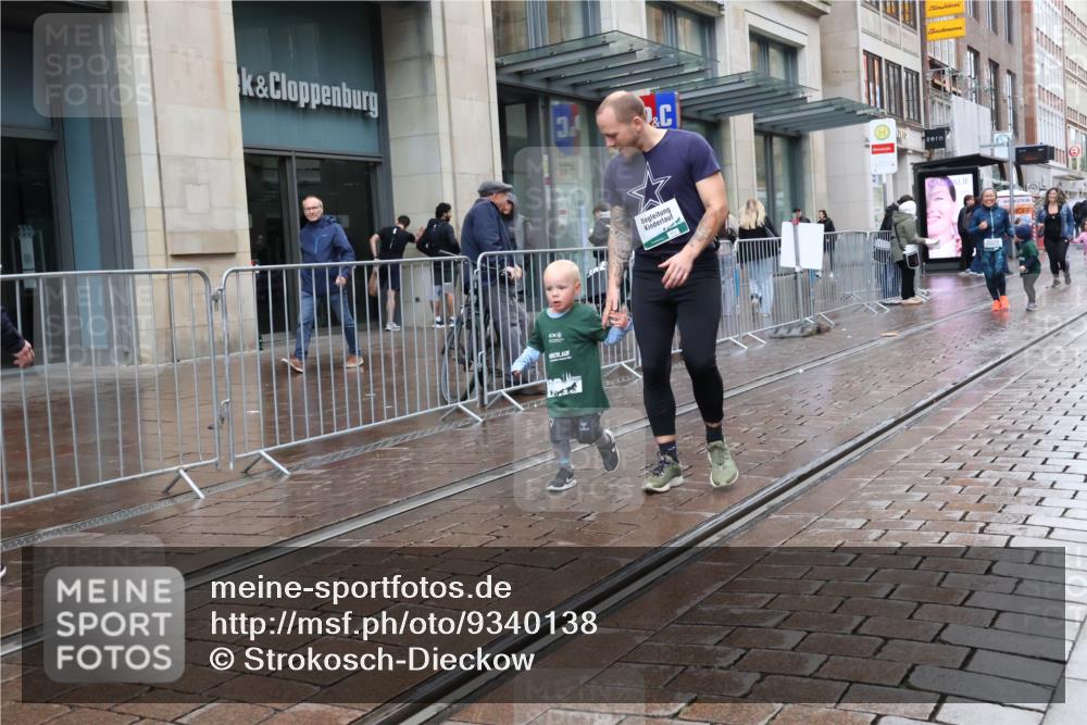 05.10.2025 - 20. swb-Marathon Bremen Strokosch-Dieckow http://msf.ph/oto/9340138 05.10.2025 15:24:40 Ziel 1145 meine-sportfotos.de