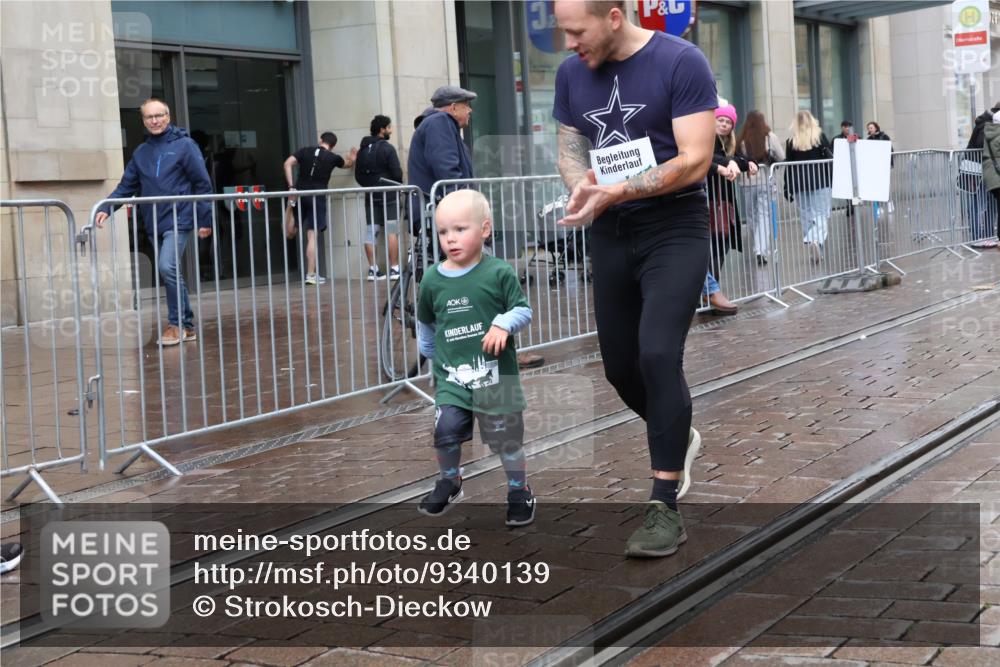 05.10.2025 - 20. swb-Marathon Bremen Strokosch-Dieckow http://msf.ph/oto/9340139 05.10.2025 15:24:41 Ziel 1145 meine-sportfotos.de