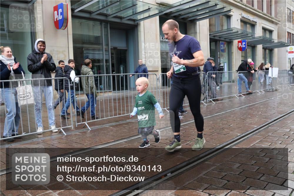05.10.2025 - 20. swb-Marathon Bremen Strokosch-Dieckow http://msf.ph/oto/9340143 05.10.2025 15:24:42 Ziel 1145 meine-sportfotos.de