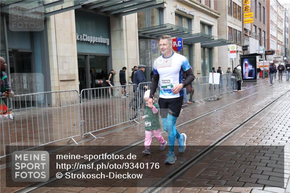 05.10.2025 - 20. swb-Marathon Bremen Strokosch-Dieckow http://msf.ph/oto/9340176 05.10.2025 15:25:03 Ziel 196 meine-sportfotos.de