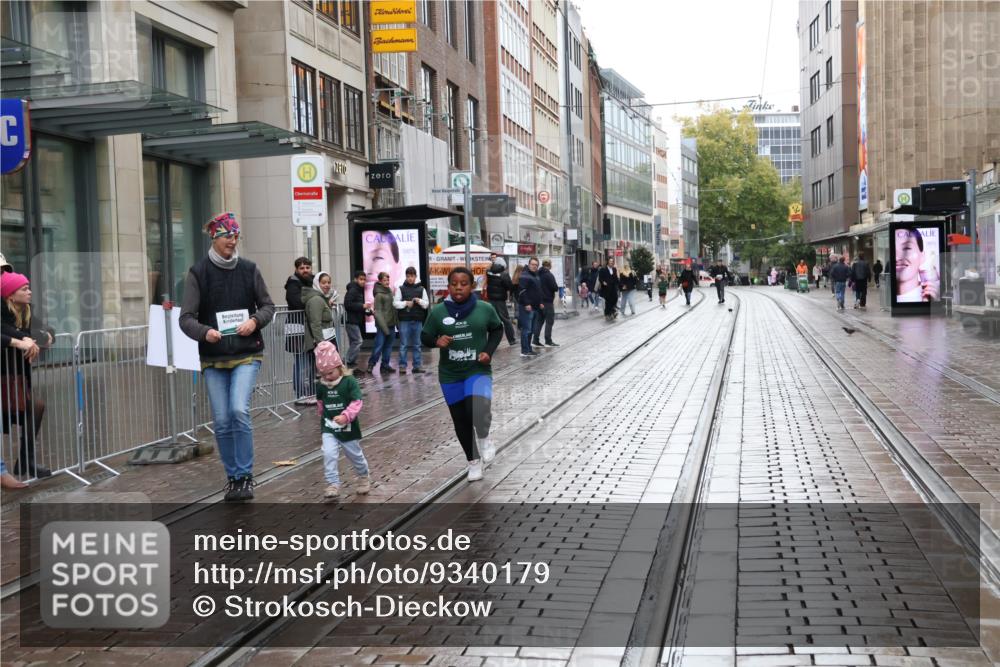 05.10.2025 - 20. swb-Marathon Bremen Strokosch-Dieckow http://msf.ph/oto/9340179 05.10.2025 15:25:16 Ziel 196, 2191 meine-sportfotos.de