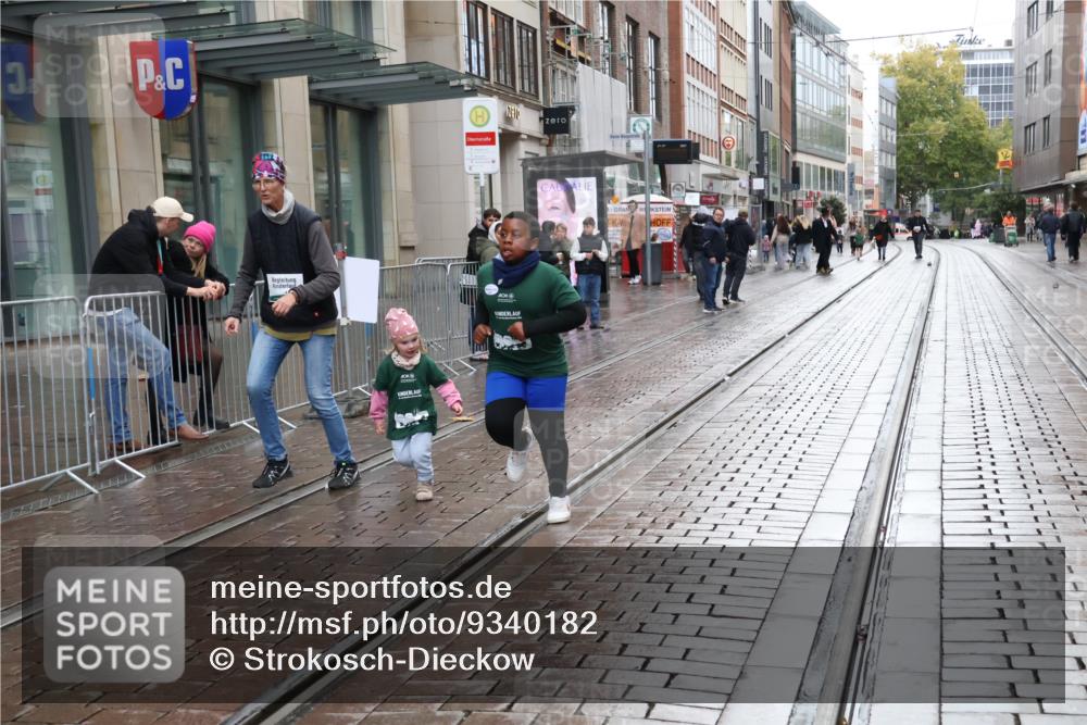 05.10.2025 - 20. swb-Marathon Bremen Strokosch-Dieckow http://msf.ph/oto/9340182 05.10.2025 15:25:17 Ziel 196, 2191 meine-sportfotos.de