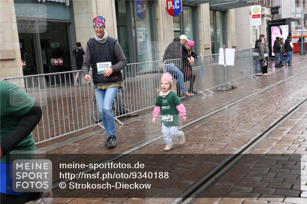 05.10.2025 - 20. swb-Marathon Bremen Strokosch-Dieckow http://msf.ph/oto/9340188 05.10.2025 15:25:19 Ziel 196, 2191 meine-sportfotos.de