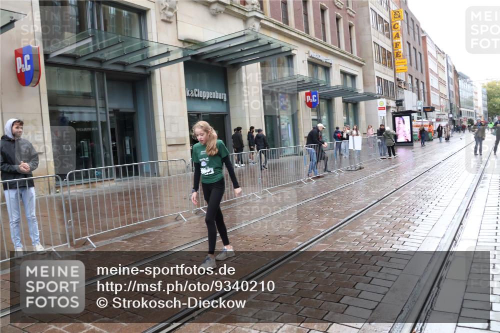 05.10.2025 - 20. swb-Marathon Bremen Strokosch-Dieckow http://msf.ph/oto/9340210 05.10.2025 15:26:34 Ziel  meine-sportfotos.de