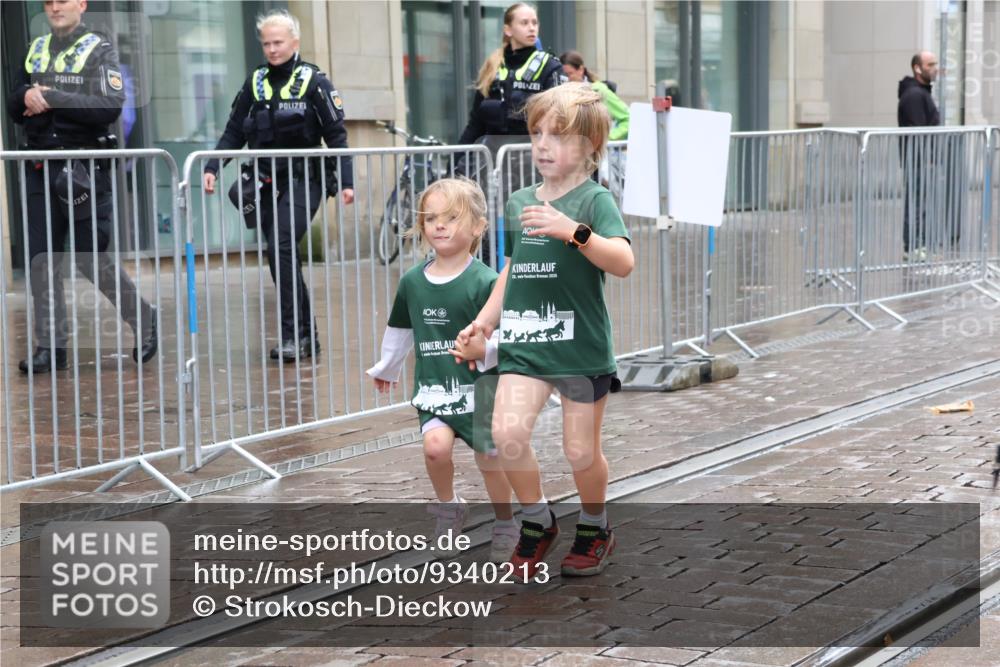 05.10.2025 - 20. swb-Marathon Bremen Strokosch-Dieckow http://msf.ph/oto/9340213 05.10.2025 15:27:34 Ziel 640, 2095 meine-sportfotos.de