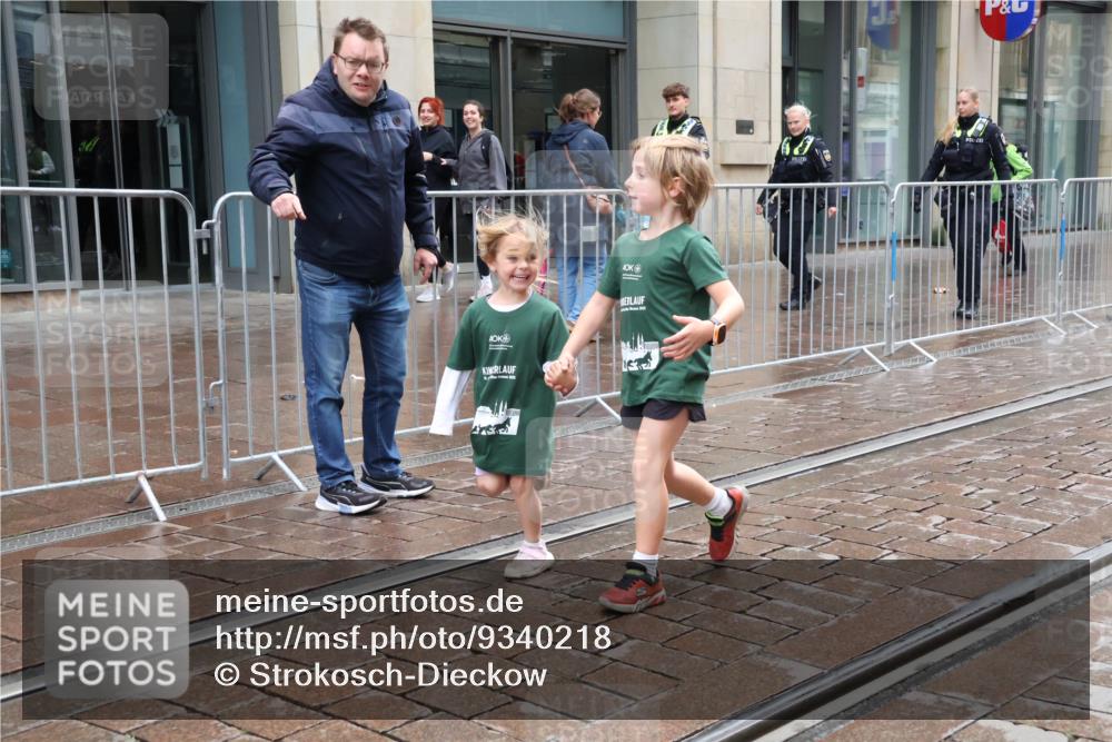 05.10.2025 - 20. swb-Marathon Bremen Strokosch-Dieckow http://msf.ph/oto/9340218 05.10.2025 15:27:35 Ziel 640, 2095 meine-sportfotos.de